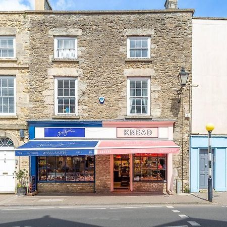Light And Central Apartment Above Knead Bakery Tetbury Exteriér fotografie