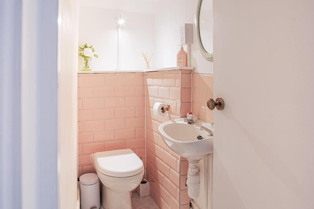 Light And Central Apartment Above Knead Bakery Tetbury Exteriér fotografie