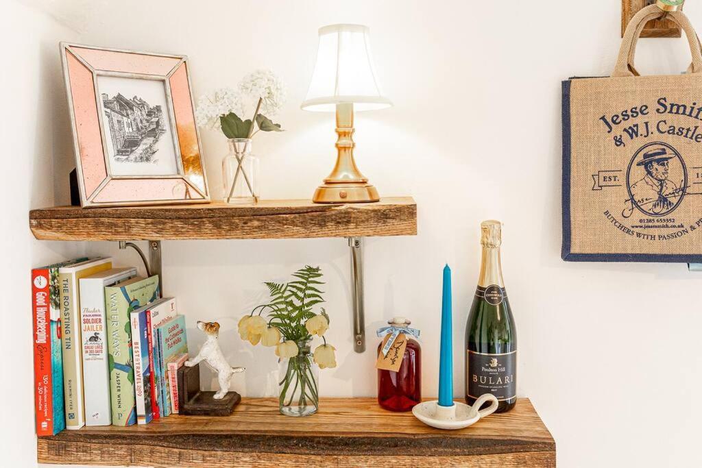Light And Central Apartment Above Knead Bakery Tetbury Exteriér fotografie